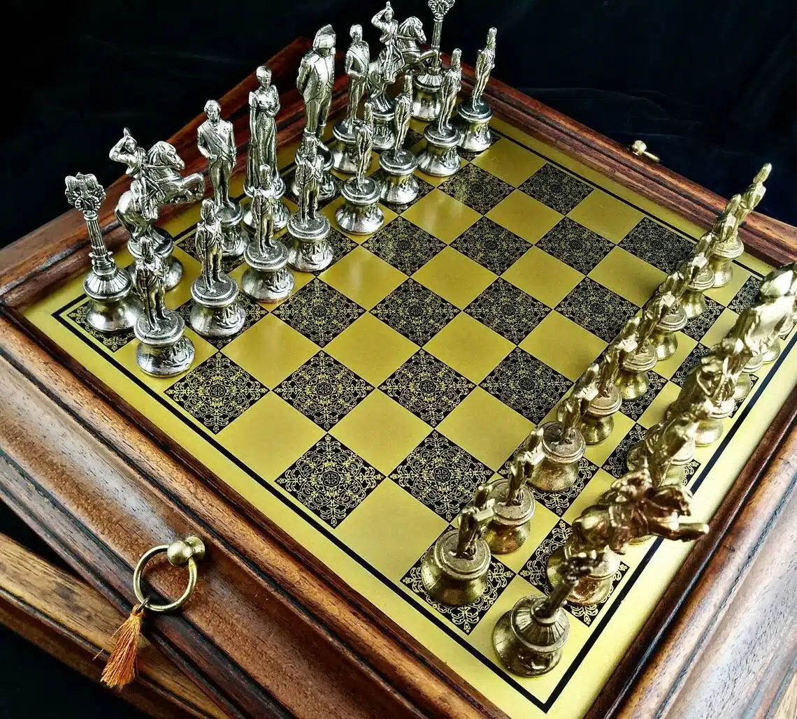 Set Grande Napoleone IV Scacchiera in Legno Originale e Scacchi in Metallo - immagine 5