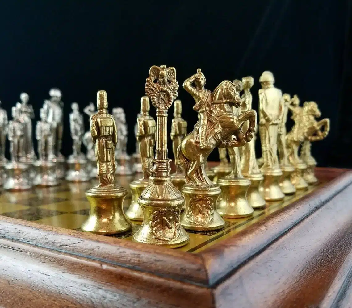 Set Grande Napoleone IV Scacchiera in Legno Originale e Scacchi in Metallo - immagine 6