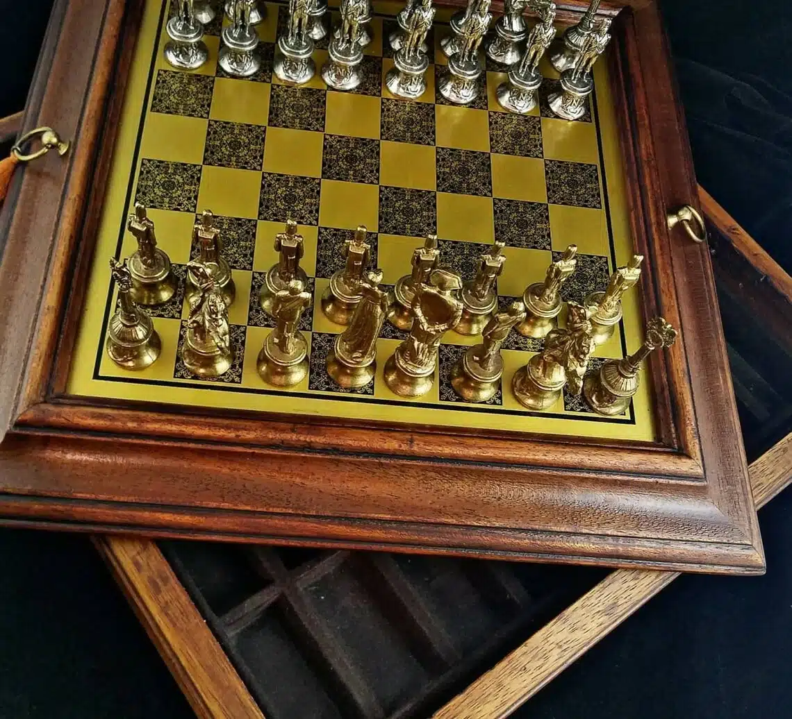 Set Grande Napoleone IV Scacchiera in Legno Originale e Scacchi in Metallo - immagine 3