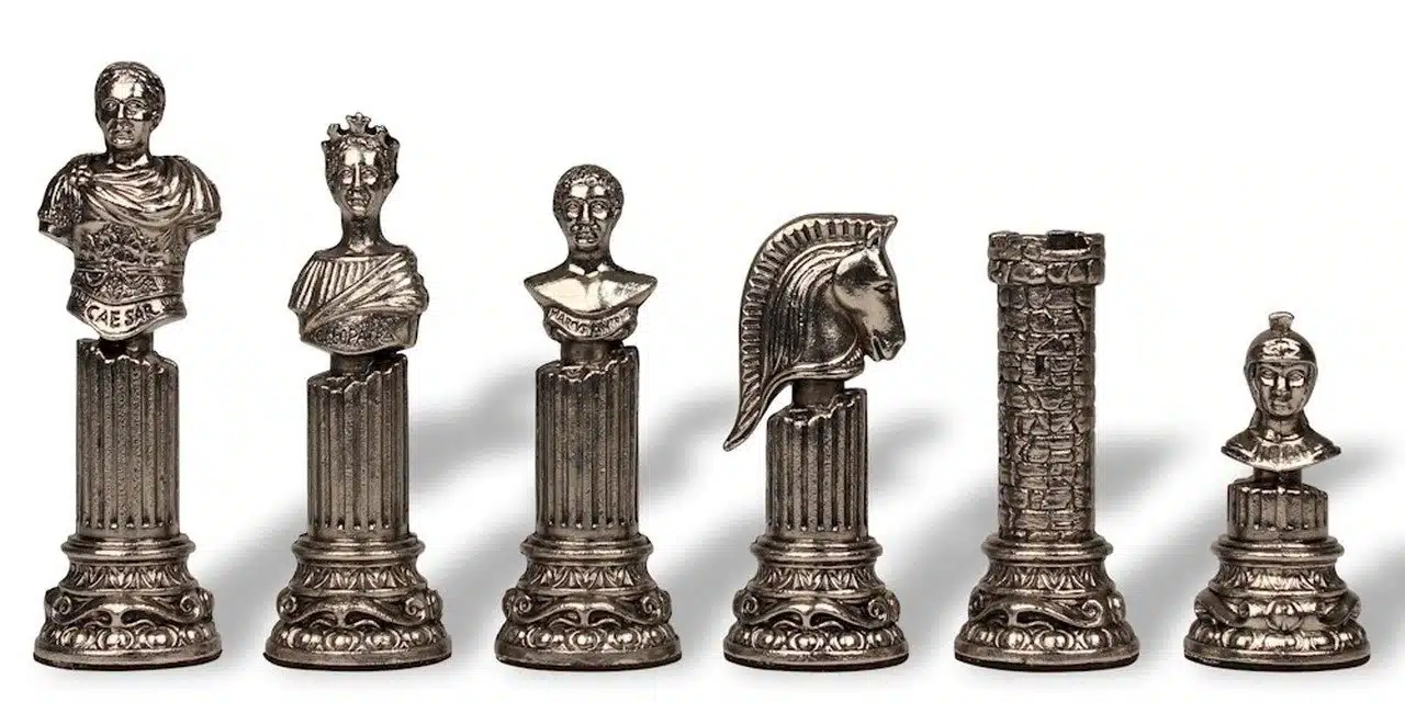 Set Impero Romano VIII Scacchiera Opaca in Legno di Olmo ed Erica e Scacchi in Metallo - immagine 5