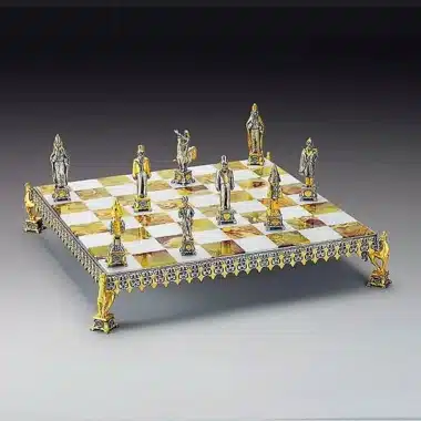 Ensemble "Revolution Russe de 1917" Echiquier et Jeu d'Echecs en Bronze, Onyx et Or 24 Carats
