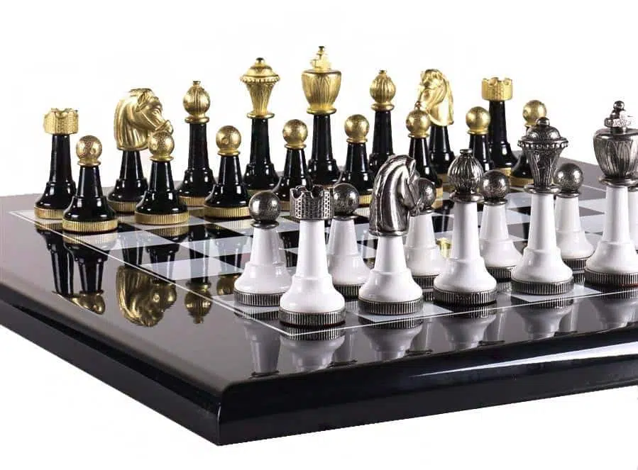 Set Staunton Design II Scacchiera in Legno Laccato & Scacchi in Metallo Massiccio Laccato Nero e Bianco - immagine 2