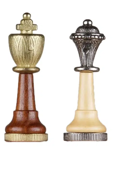 Scacchiera Marrone in Similpelle e Set di Scacchi Staunton in Legno e Metallo - immagine 7