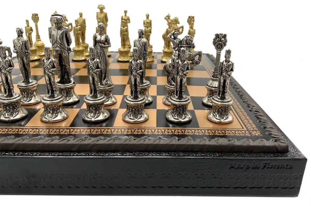 Set Napoleon Scacchiera in Similpelle & Scacchi in Metallo Massiccio - immagine 5