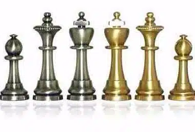 Jeu d'Echecs en Laiton Massif 