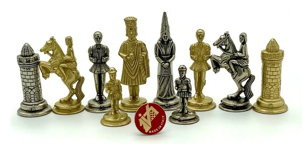 Set Camelot Re Artù XIII Scacchiera con Vano Portapezzi e Scacchi in Metallo - immagine 6