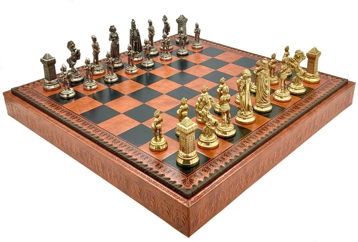 Set Mary Stuart VII Scacchiera con Vano Portapezzi e Scacchi in Metallo