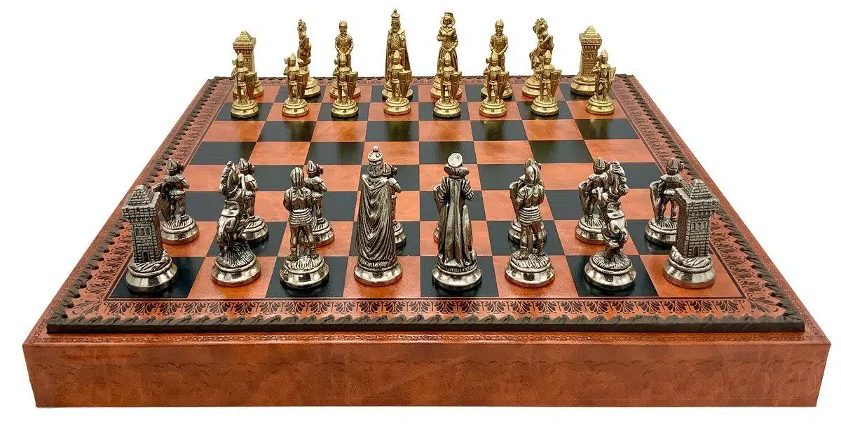 Set Mary Stuart VII Scacchiera con Vano Portapezzi e Scacchi in Metallo - immagine 3