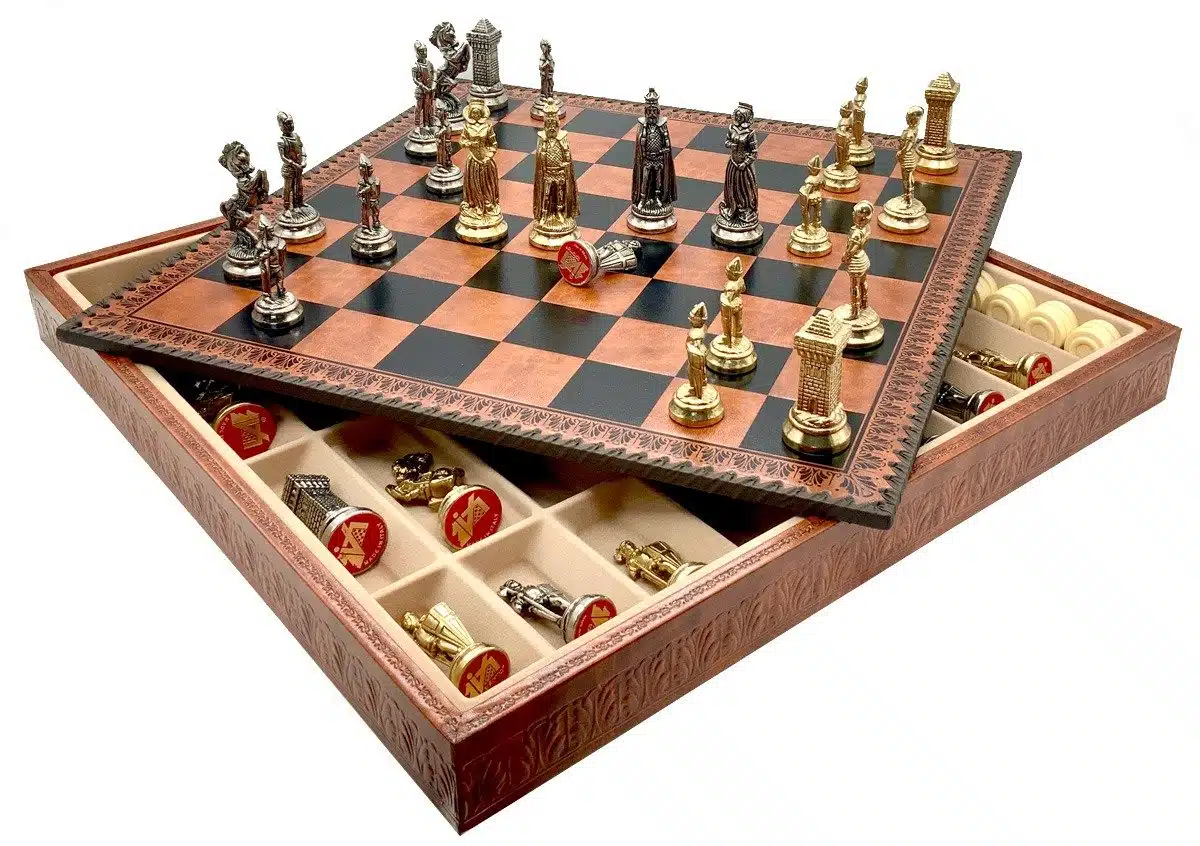 Set Mary Stuart VII Scacchiera con Vano Portapezzi e Scacchi in Metallo - immagine 2