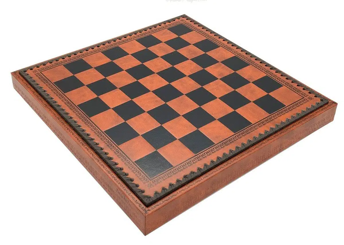 Set Mary Stuart VII Scacchiera con Vano Portapezzi e Scacchi in Metallo - immagine 9