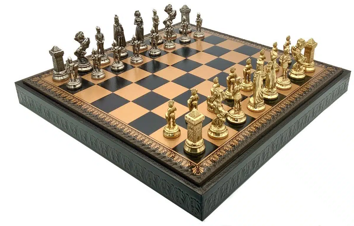 Set Mary Stuart VIII Scacchiera con Vano Portapezzi e Scacchi in Metallo
