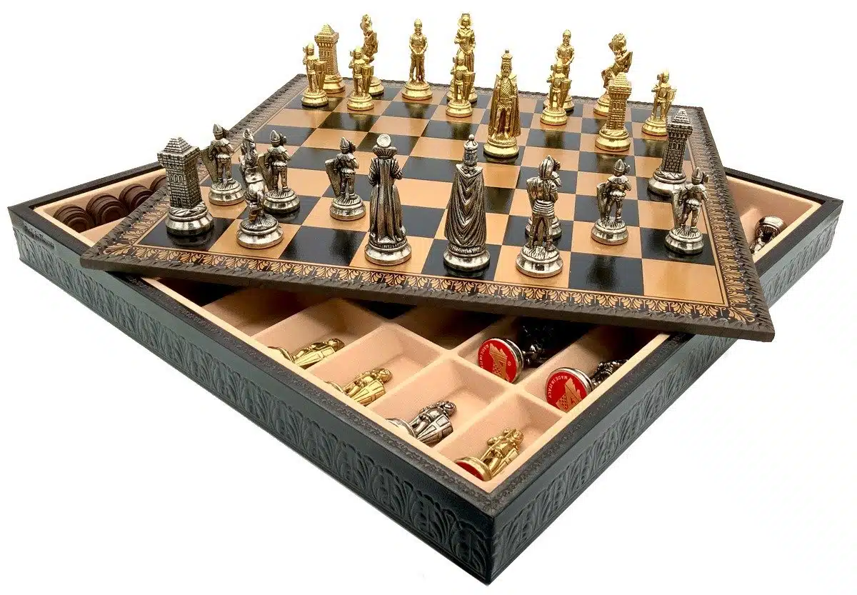 Set Mary Stuart VIII Scacchiera con Vano Portapezzi e Scacchi in Metallo - immagine 2