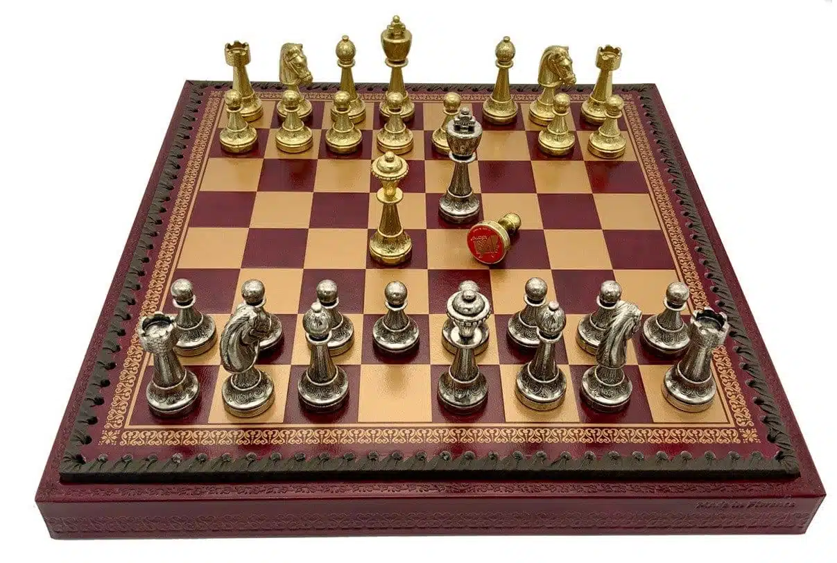 Set Staunton Mix V Scacchiera Rossa con Vano Portapezzi e Scacchi in Metallo - immagine 4
