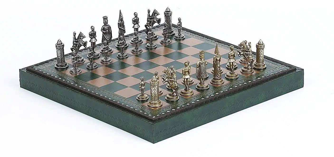 Set Camelot Re Artù XIII Scacchiera con Vano Portapezzi e Scacchi in Metallo