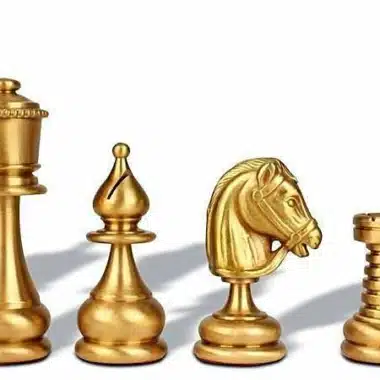 Jeu d'Echecs en Laiton Massif