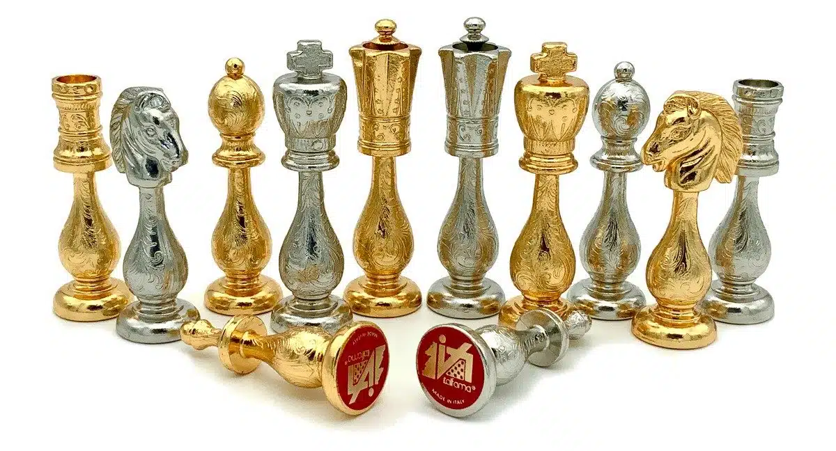 Set di Scacchi in Metallo Placcato Oro e Argento Stile Arabo - immagine 2