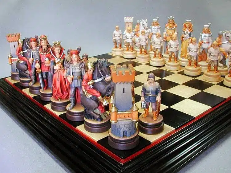 Jeu d'Echecs "Bergame Bouclier Côté Peint à l'Huile" en Bois des Alpes Massif Sculpté Traditionnellement