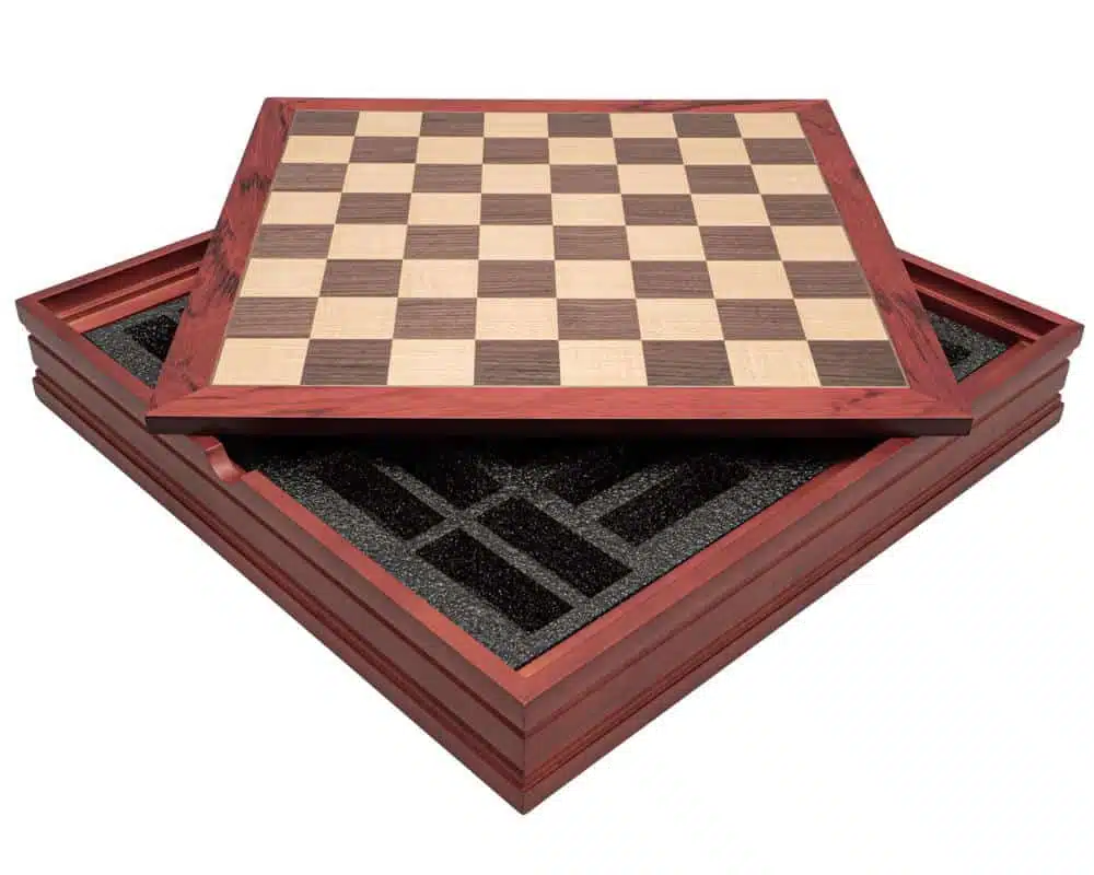 Set Scacchiera Medievale in Legno di Acero e Noce & Scacchi in Resina Dipinti a Mano - immagine 8