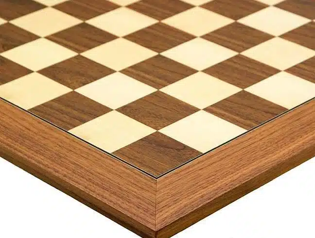 Set Blackmore Scacchiera in Legno di Noce e Acero & Scacchi in Legno di Rosa Dorato - immagine 7