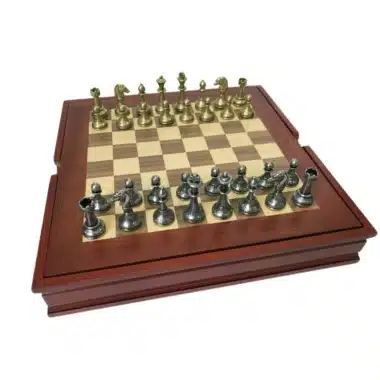 Set Mignon Flower XI Scacchiera con Vano Portapezzi in Legno di Noce e Acero e Scacchi in Metallo