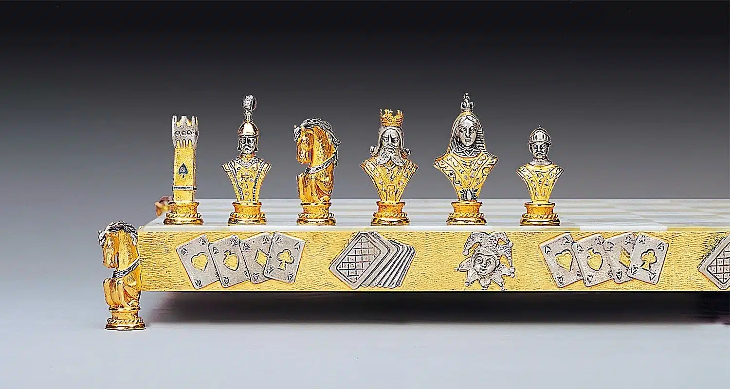 Ensemble "Poker I" Echiquier et Jeu d'Echecs en Bronze, Onyx et Or 24 Carats