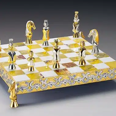 Ensemble "Les Maures en Espagne VIIIe Siècle" Echiquier et Jeu d'Echecs en Bronze, Onyx et Or 24 Carats