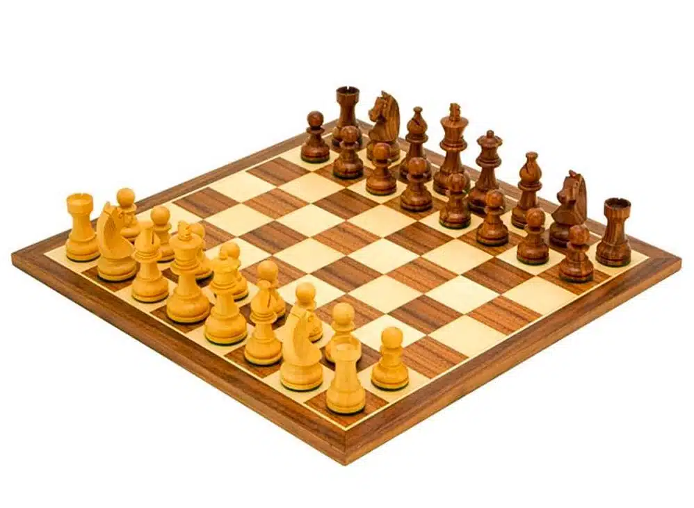 Ensemble "Knight Academy" Echiquier en Bois de Noyer et d'Erable & Jeu d'Echecs en Bois de Rose