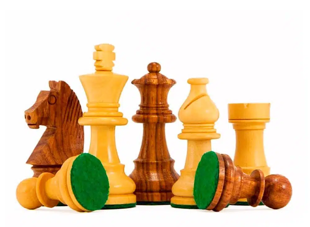 Ensemble "Knight Academy" Echiquier en Bois de Noyer et d'Erable & Jeu d'Echecs en Bois de Rose