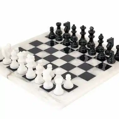 Ensemble "Blanc et Noir" Echiquier et Jeu d'Echecs en Albâtre de Volterra