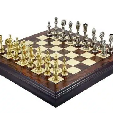 Set Orientale Scacchiera in Legno di Noce e Acero con Vano Portapezzi & Scacchi in Ottone