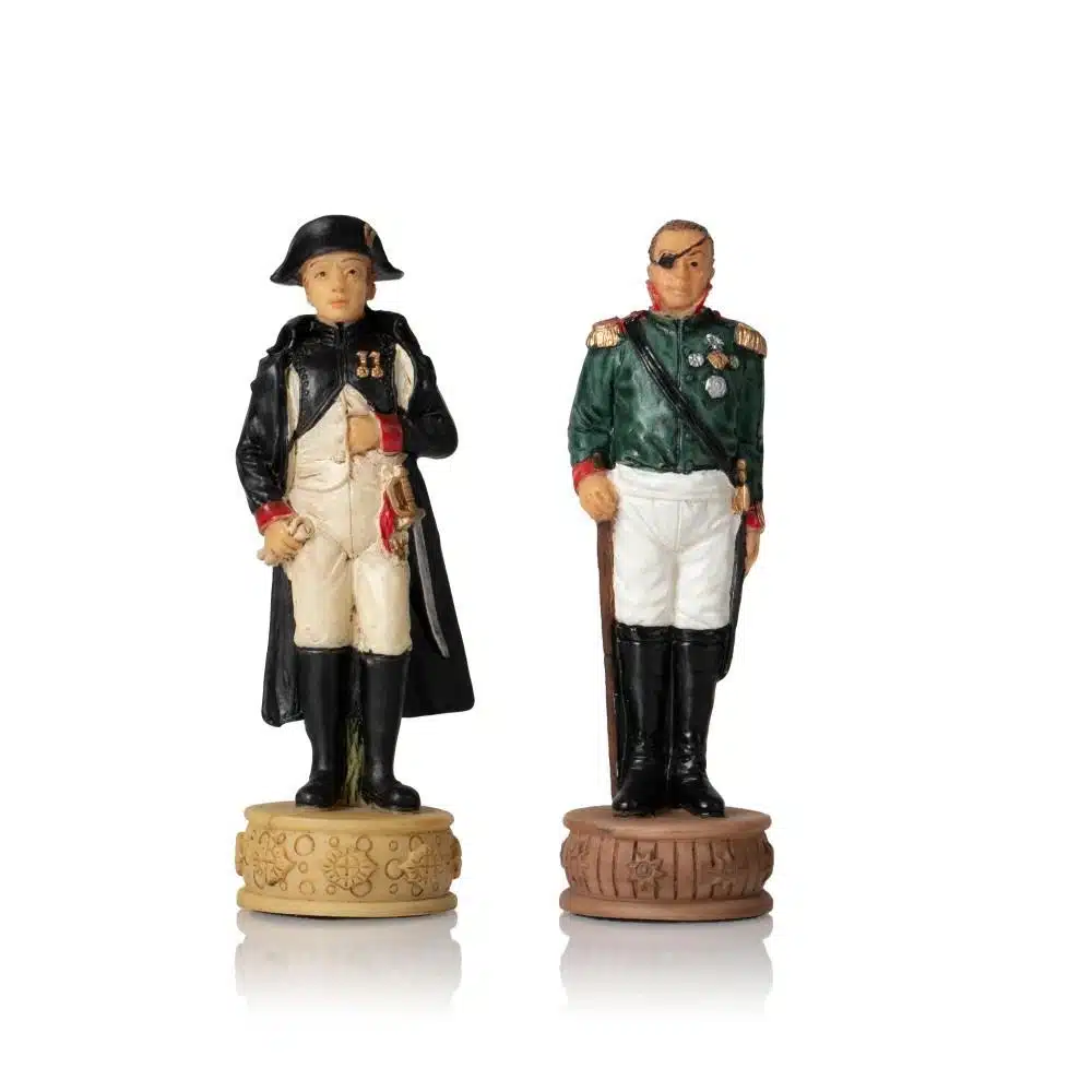 Set Napoleone Campagna di Russia II Scacchi in Resina e Scacchiera in Similpelle Nera - immagine 20