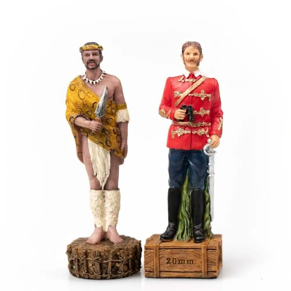 Set Guerra Anglo-Zulu II Scacchiera in Similpelle con Vano Portapezzi e Set di Scacchi in Resina Dipinto a Mano - immagine 8