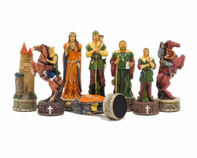 Set Robin Hood II Scacchiera in Legno d'Acero e Radica & Scacchi in Resina Dipinti a Mano - immagine 10