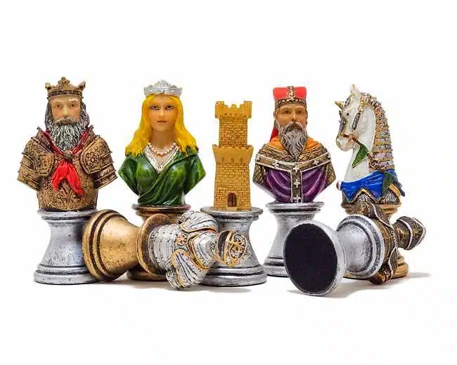 Ensemble "Buste Médieval" Echiquier en Bois d'Erable et de Noyer & Jeu d'Echecs Résine Peint à la Main