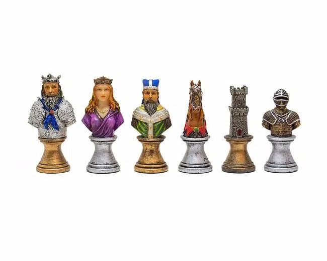 Ensemble "Buste Médieval" Echiquier en Bois d'Erable et de Noyer & Jeu d'Echecs Résine Peint à la Main