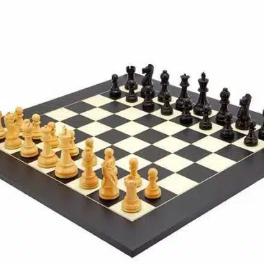 Ensemble "Frankfurt" Echiquier en Bois d'Erable et Jeu d'Echecs en Bois de Buis