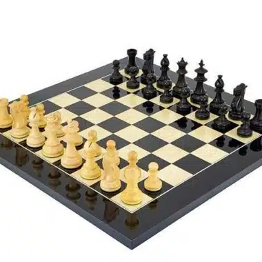 Ensemble "Fleur Noire" Echiquier en Bois d'Erable & Jeu d'Echecs en Bois de Buis