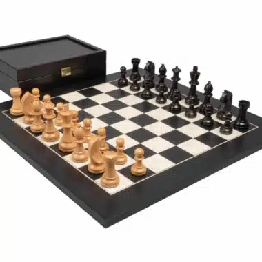 Set Knight Design Scacchiera in Legno di Pioppo Nero e Acero Bianco & Scacchi in Bosso Ebanizzato con Scatola Portapezzi