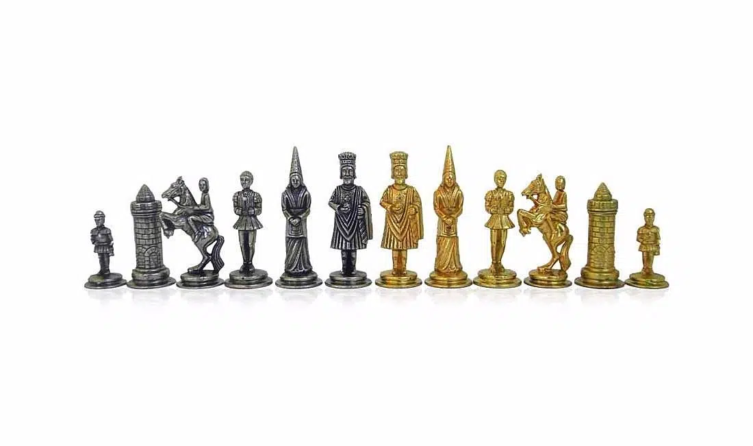 Set Camelot Re Artù XIII Scacchiera con Vano Portapezzi e Scacchi in Metallo - immagine 15