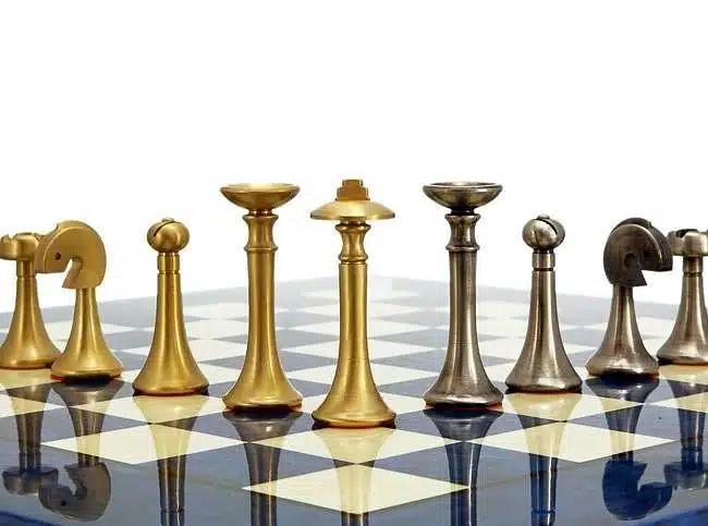 Set di Scacchi in Ottone Massiccio Contemporaneo - immagine 7