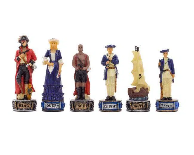 Set Pirati II Scacchiera in Legno e Scacchi in Resina Dipinti a Mano - immagine 7