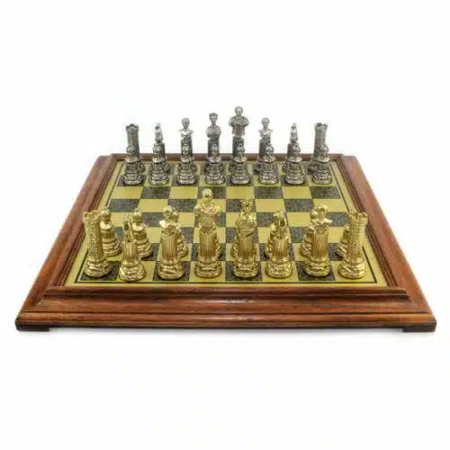 Set Impero Romano VII Scacchiera su Piedistallo in Legno e Scacchi in Metallo