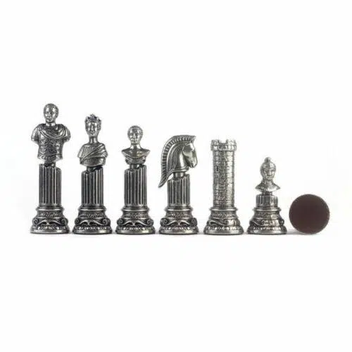 Set Impero Romano VII Scacchiera su Piedistallo in Legno e Scacchi in Metallo - immagine 8