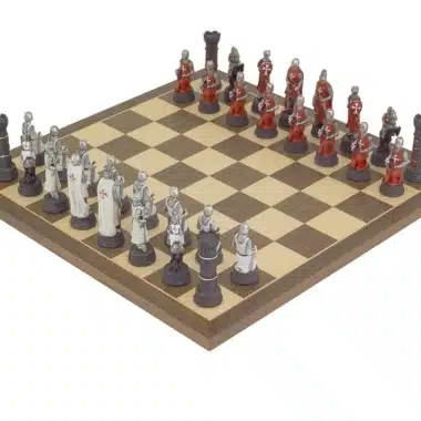 Set Templari Pezzi degli Scacchi in Resina Dipinti a Mano e Scacchiera in Legno di Noce e Acero
