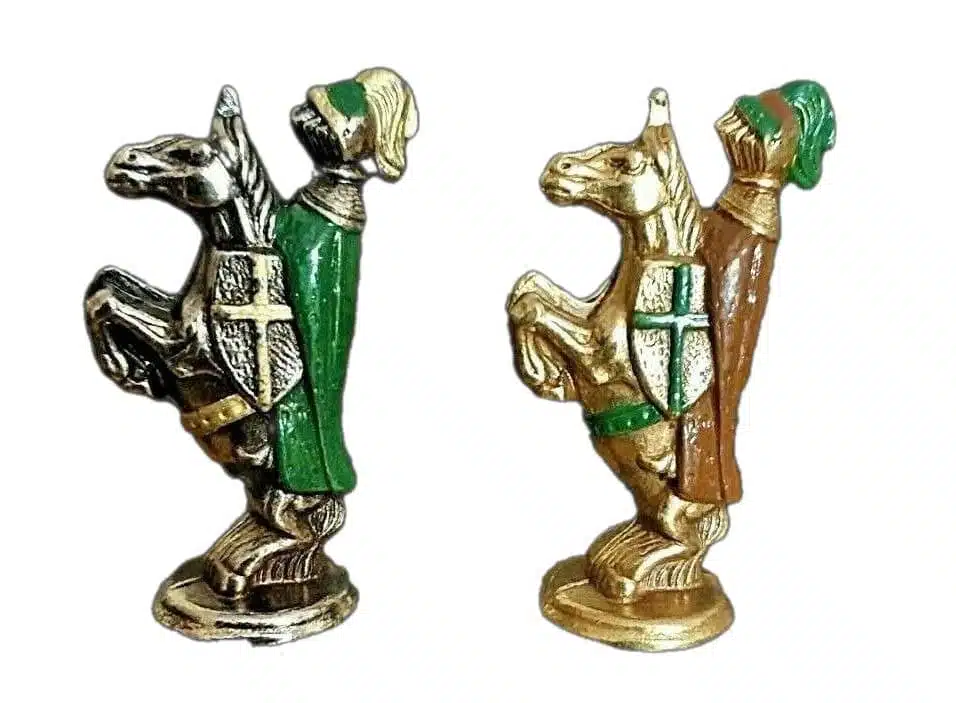 Piccolo Set di Scacchi Medievale e Scacchiera con Vano Portapezzi - immagine 11
