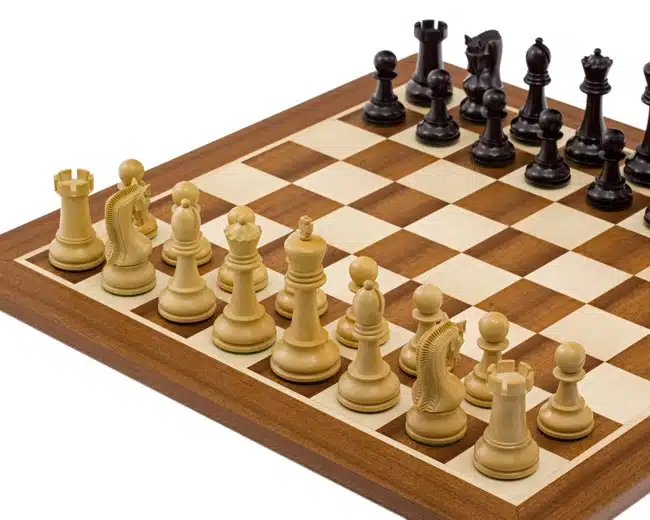 Set Leningrado Scacchiera in Legno di Mogano e Scacchi in Legno di Bosso Ebanizzato - immagine 3