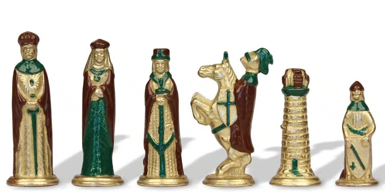 Piccolo Set di Scacchi Medievale e Scacchiera con Vano Portapezzi - immagine 8