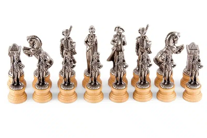 Grandi Statuine Scacchi Napoleone e Scacchiera Marrone con Vano Portapezzi - immagine 3