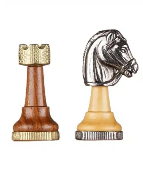 Set di Scacchi Classico - Scacchiera e Backgammon con Vano Portapezzi in Similpelle & Pezzi in Legno e Metallo - immagine 9