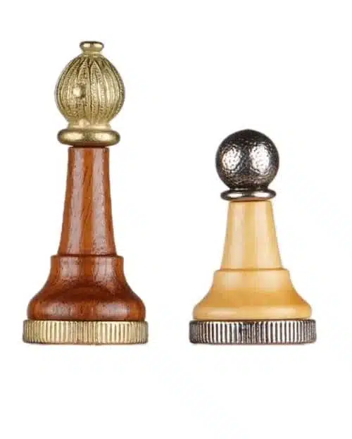 Set di Scacchi Classico - Scacchiera e Backgammon con Vano Portapezzi in Similpelle & Pezzi in Legno e Metallo - immagine 10